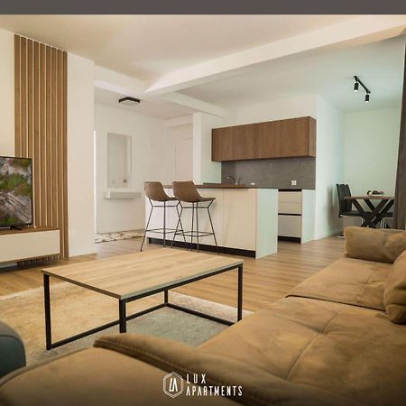 Lux Apartments Prishtine Bagian luar foto