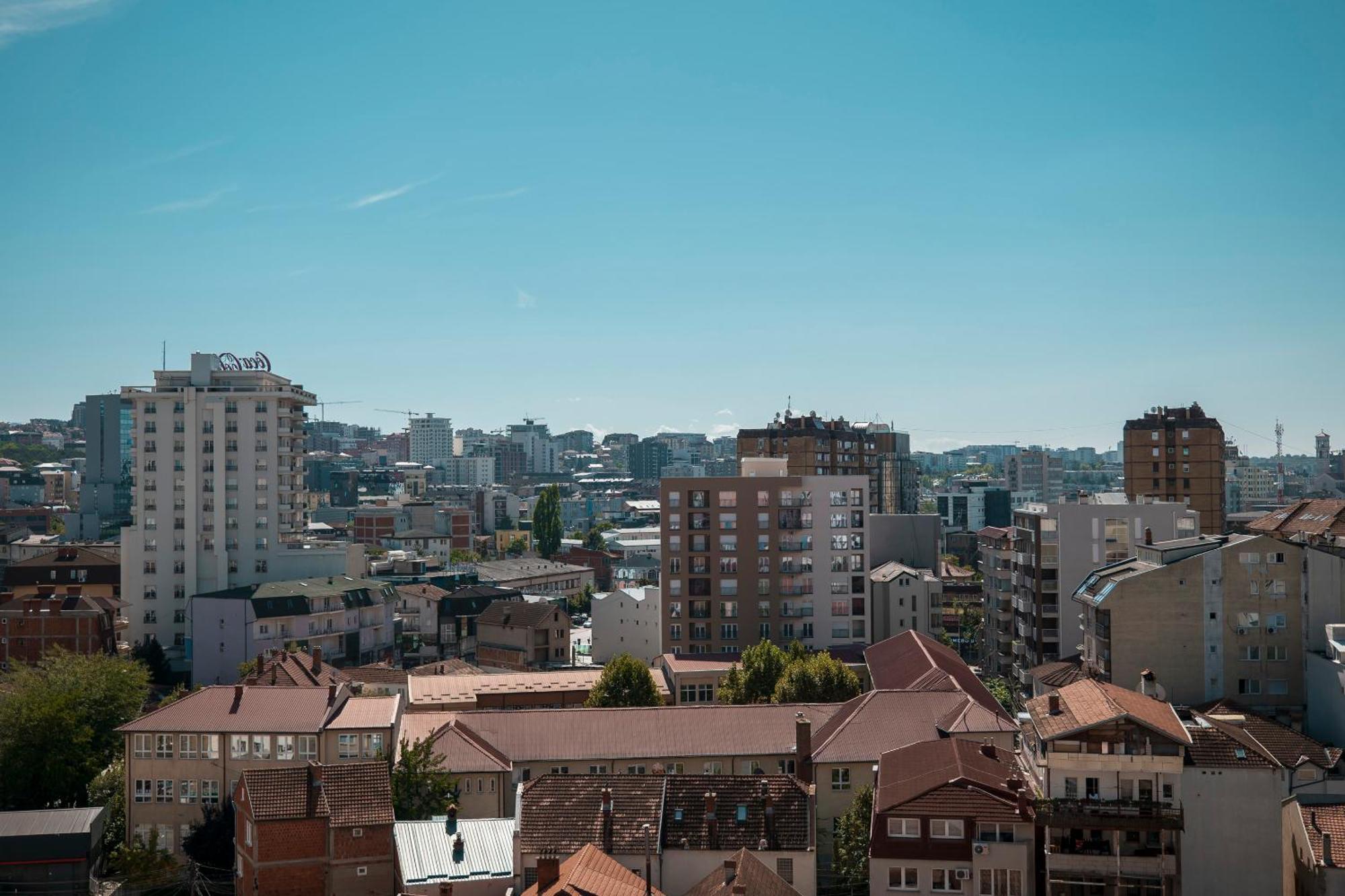 Lux Apartments Prishtine Bagian luar foto