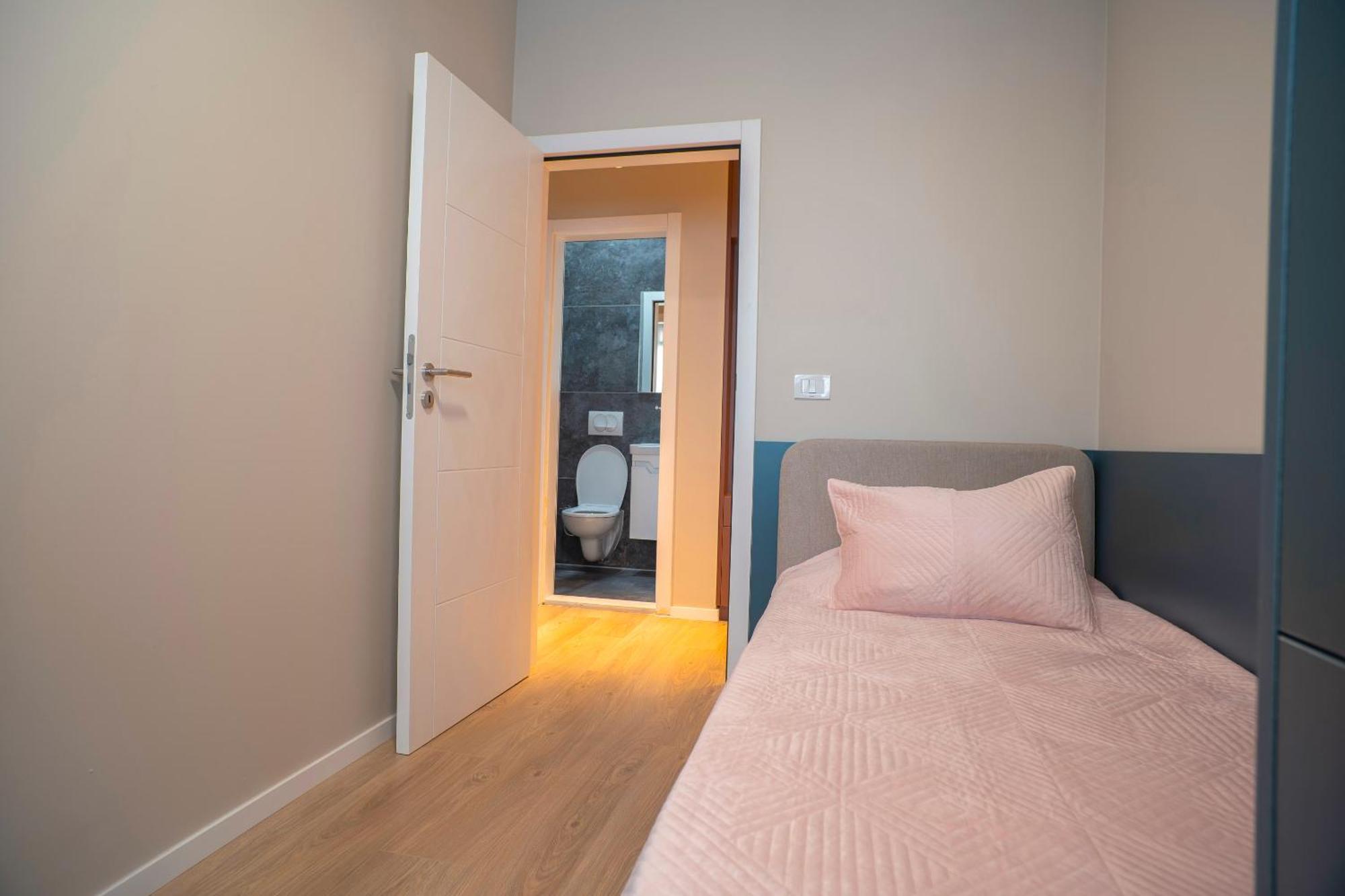 Lux Apartments Prishtine Bagian luar foto