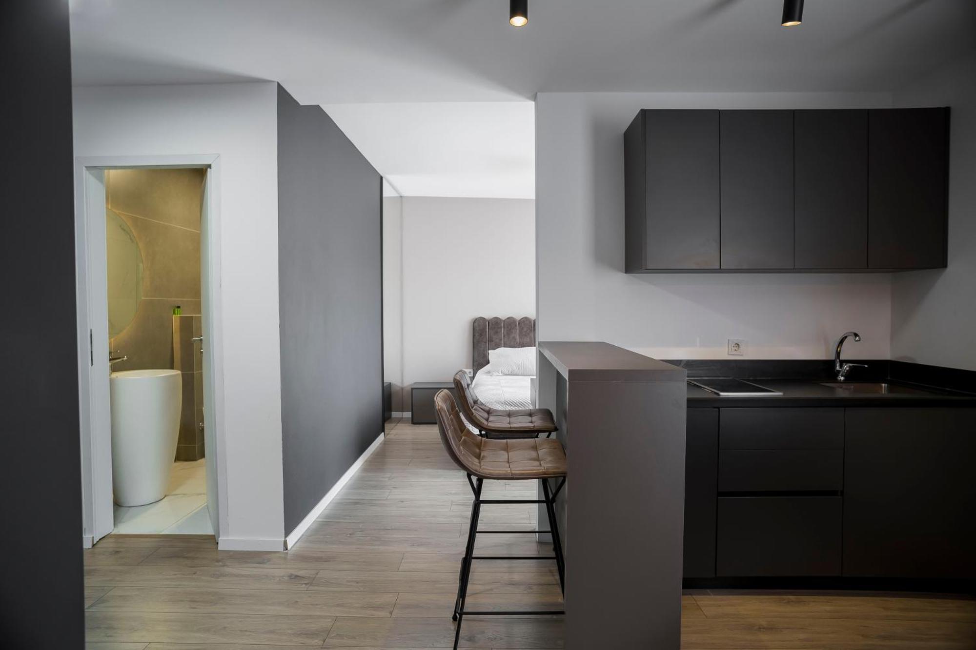 Lux Apartments Prishtine Bagian luar foto