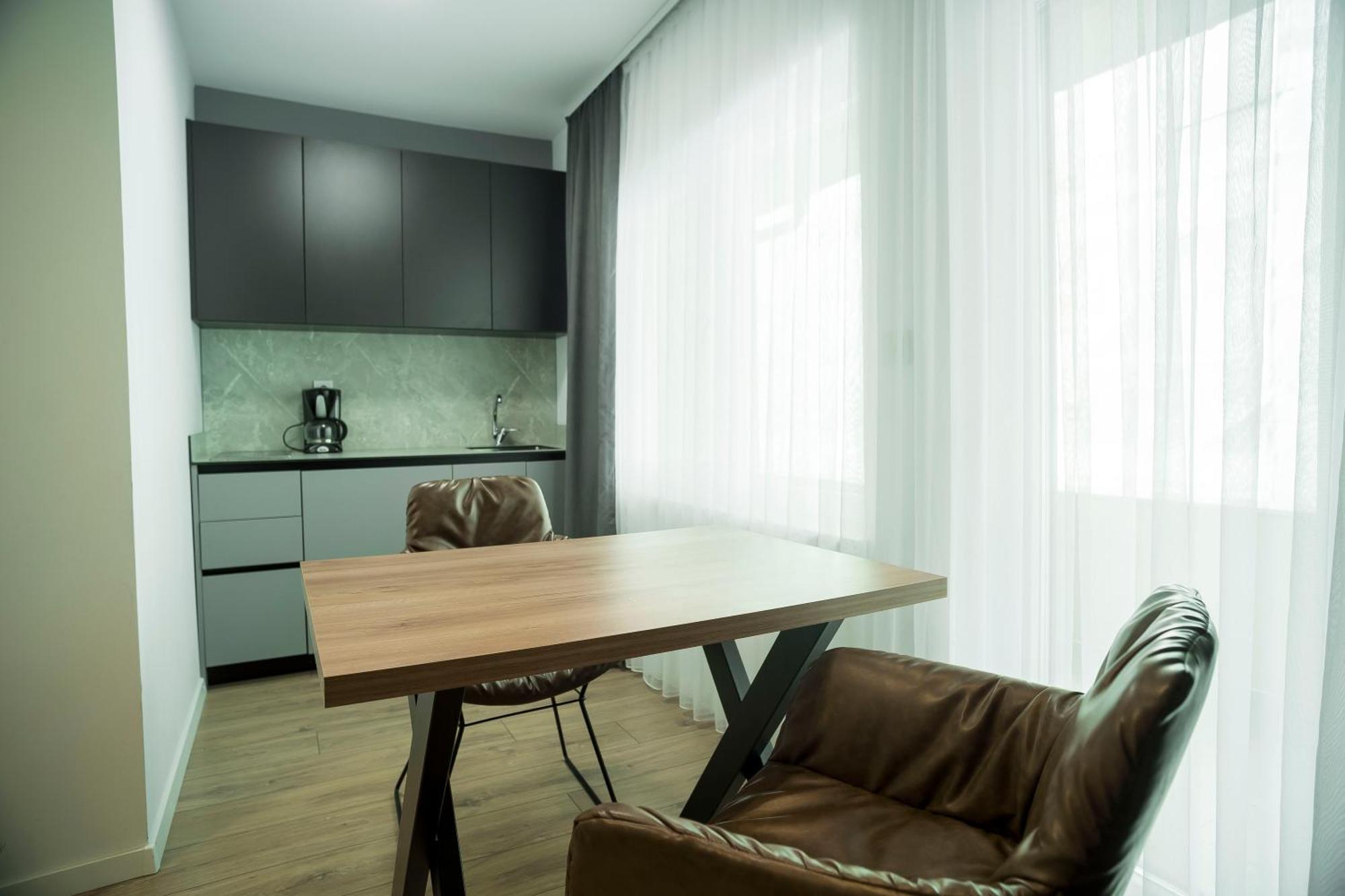 Lux Apartments Prishtine Bagian luar foto